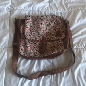Floral Roxy Messenger Bag 🌺